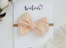 Load image into Gallery viewer, Chic Peach // midi bow