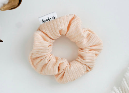 Chic Peach // mini scrunchie
