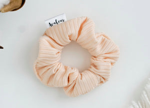 Chic Peach // mini scrunchie