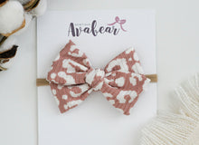 Load image into Gallery viewer, Leopard Mauve // midi bow