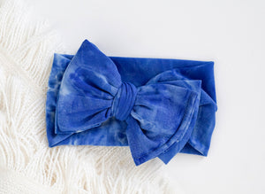 Blue tie dye // floppy knot