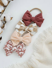 Load image into Gallery viewer, Leopard Mauve // midi bow