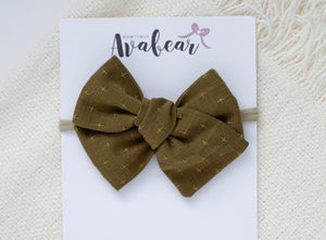 Pine // woven large bow