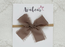 Load image into Gallery viewer, Cacao // raw edge bow
