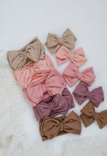Load image into Gallery viewer, Baby Pink // midi bow